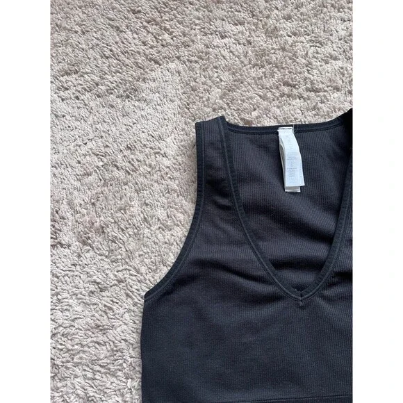 Athleta Aurora Seamless Crop Rib Tank in Black Size SMALL - Picture 2 of 5
